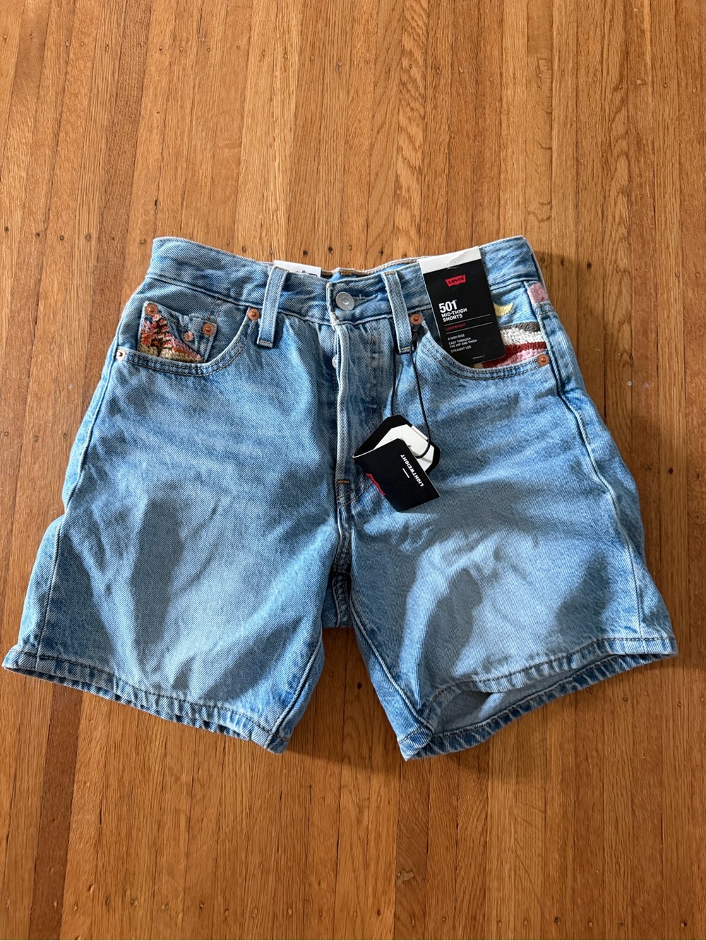 Levi’s 501 Mid Thigh Light Wash Denim Embroidered Shorts Limited Western Desert
